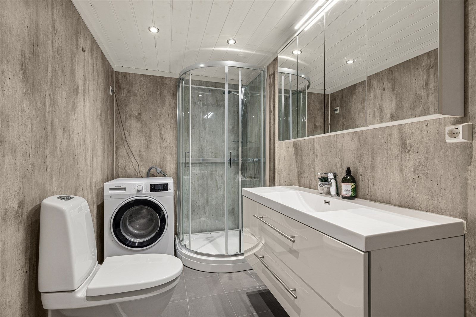 Flott og praktisk baderom. Galleribilde