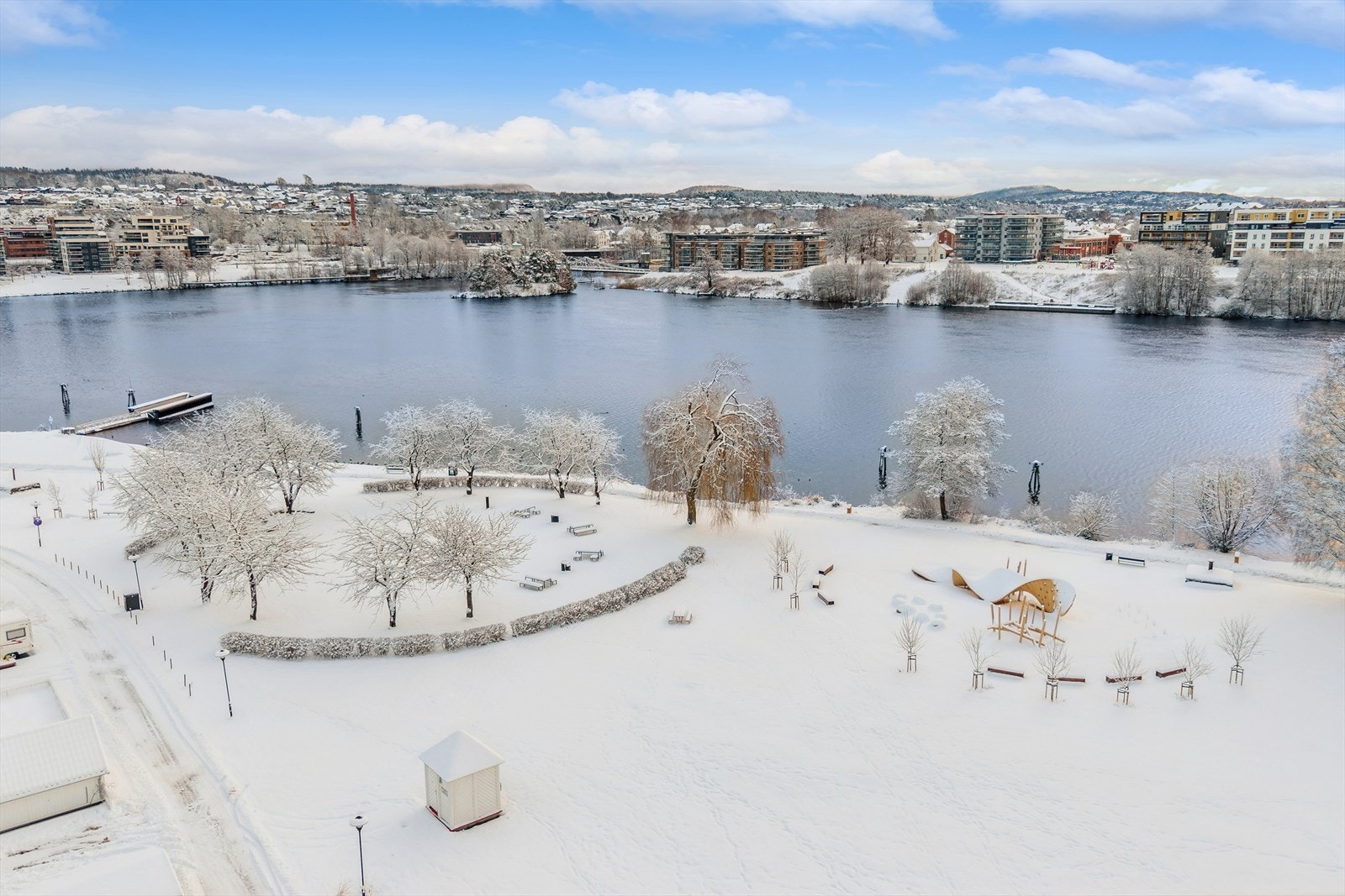 Like ved populære Bakkestranda og flotte turmuligheter rundt Hjellevannet. Galleribilde