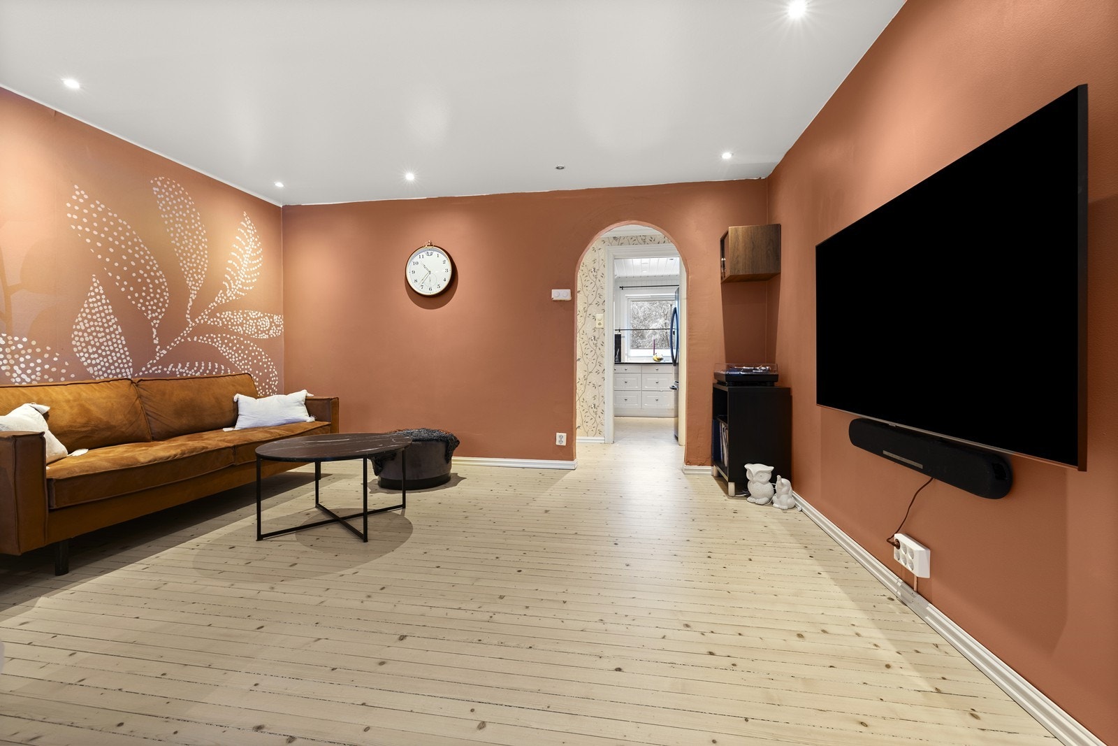 Gulvet ble slipt og overflater oppgradert i 2023. Galleribilde