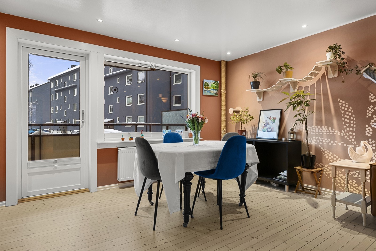 Fra stuen er det utgang til en sydvendt balkong på 6 m². Galleribilde