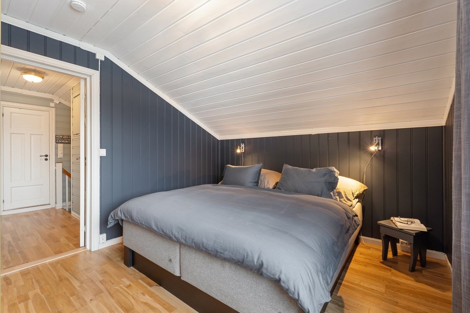 Det andre soverommet har god plass til seng og tilhørende møbler. Galleribilde