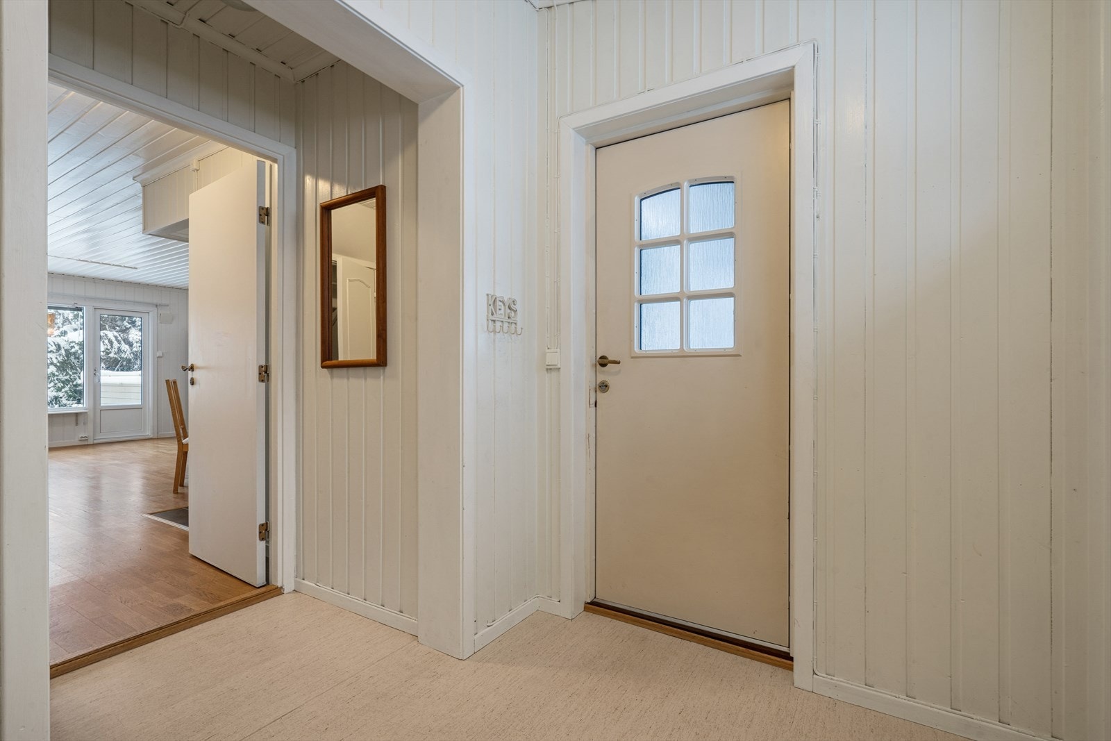 Fin planløsning med en romslig entré. Galleribilde