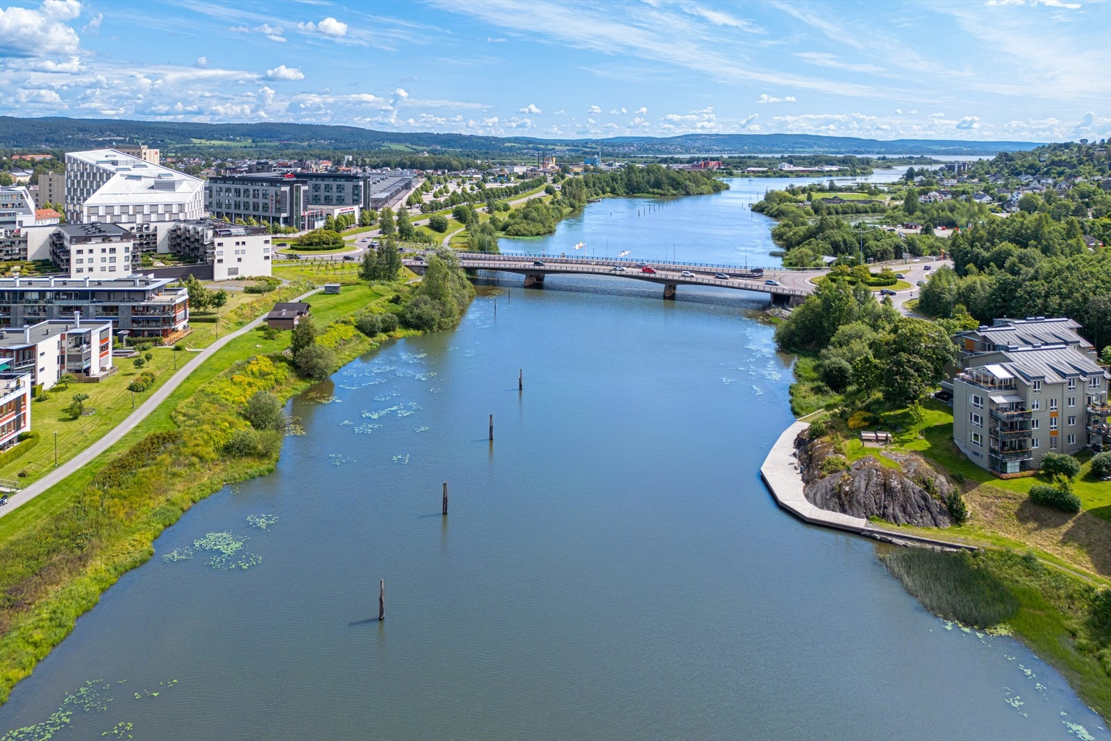 Leiligheten ligger rett ved Nitelva, langs elva er det fine tur- og treningsmuligheter. Galleribilde