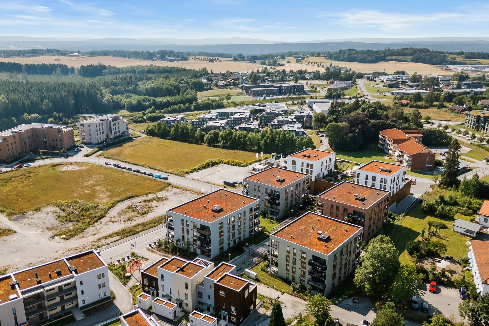 Rett utenfor boligområdet er det gode bussforbindelser, og kun 11 min til Oslo S! Galleribilde