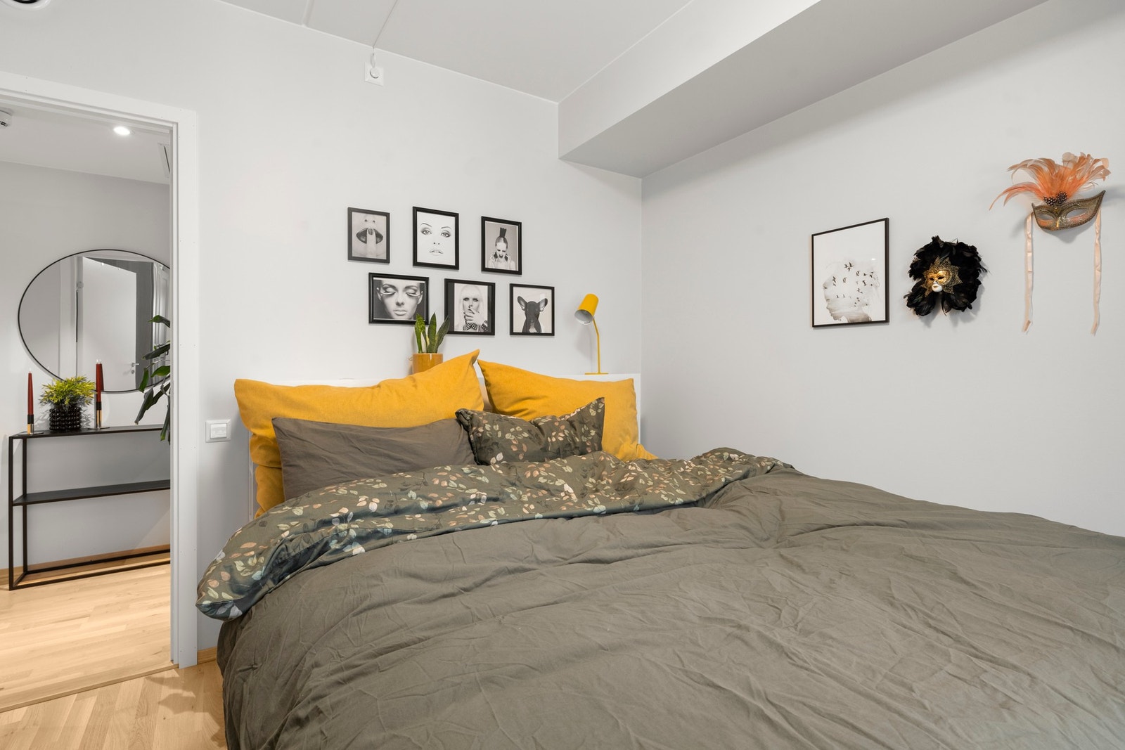 Det medfølger garderobe på soverom. Galleribilde