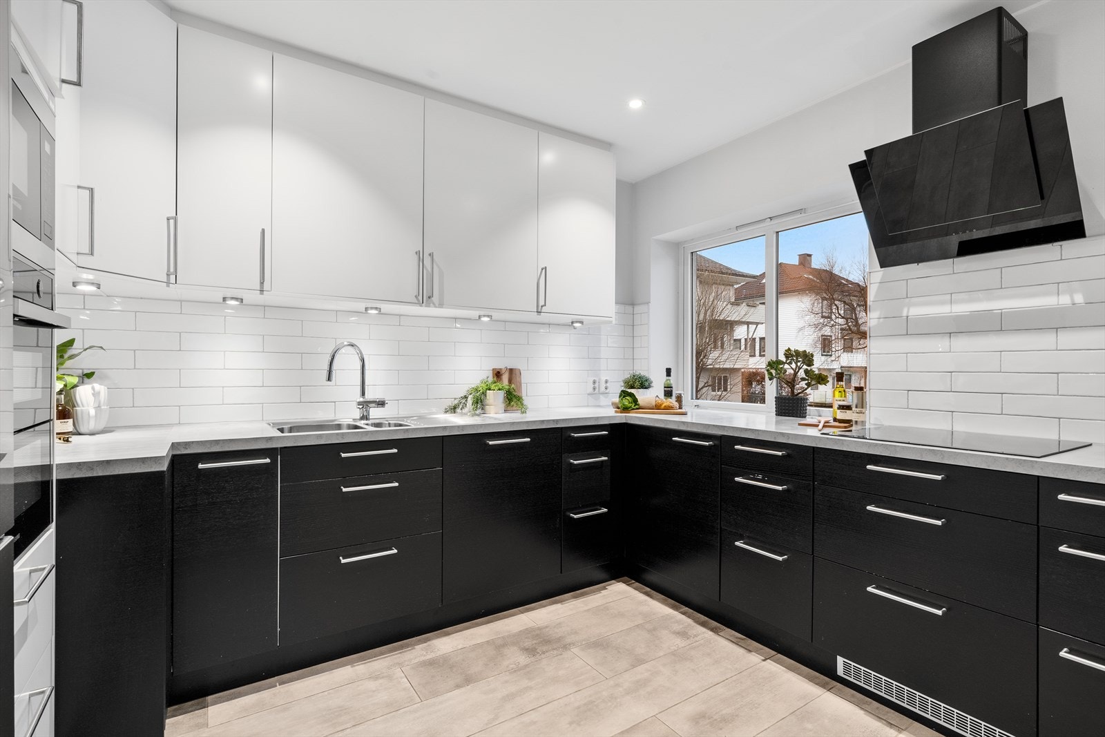 - Separat kjøkkenrom på 7,9 m² med Epoq-kjøkkeninnredning fra 2019 - Galleribilde