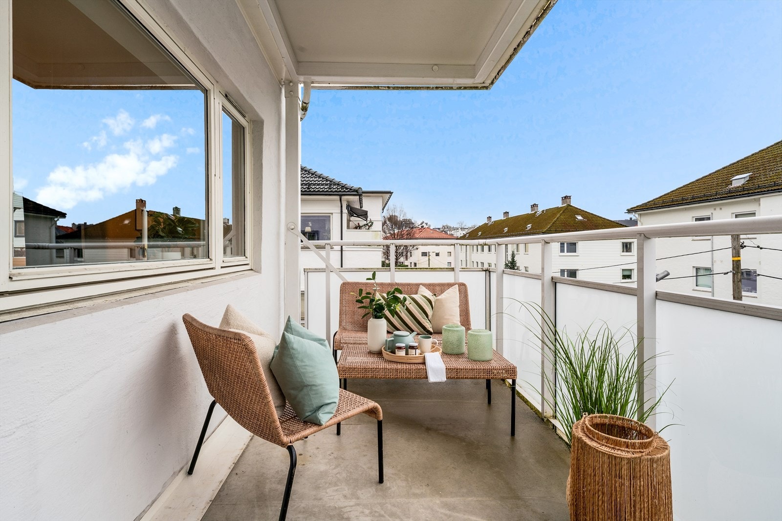 - Balkongen strekker seg utover et areal på ca. 8,4 m² - Galleribilde