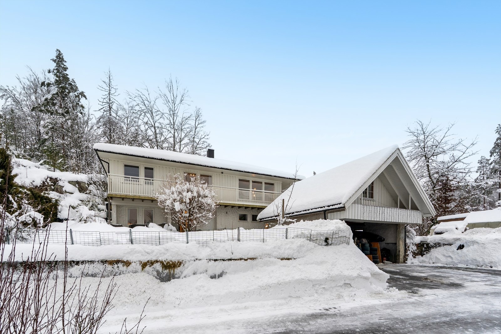 Velkommen til hyggelige Kodal og Fossheimveien 18 - En innholdsrik enebolig innerst i en rolig blindvei med garasje og nærhet til skogsstier og turområder. Galleribilde