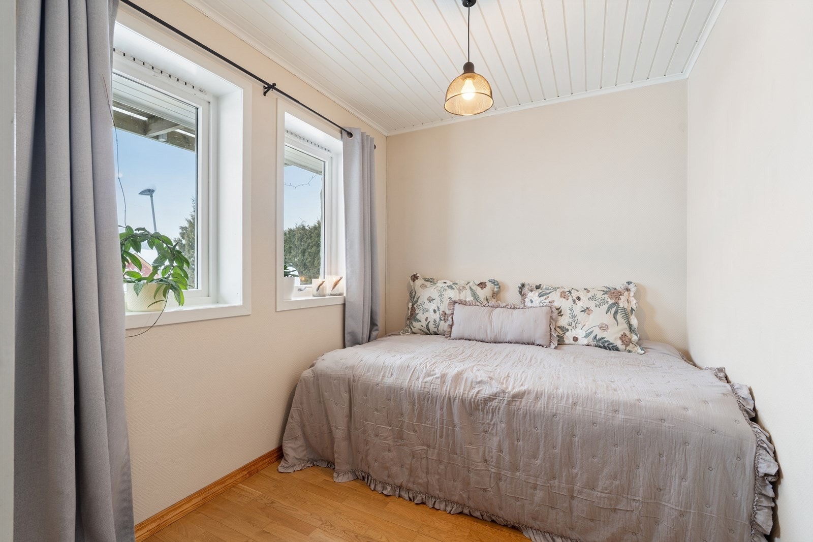 Soverom III i sokkeletasjen. Galleribilde