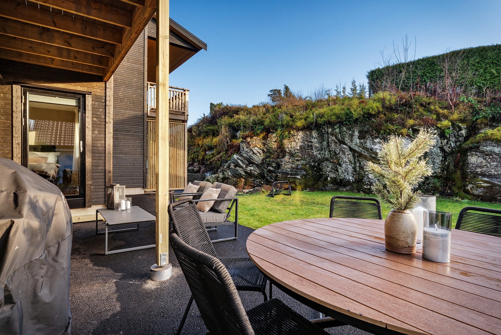 Her kan man eksempelvis møblere med grill, spisebord og sofa. Galleribilde