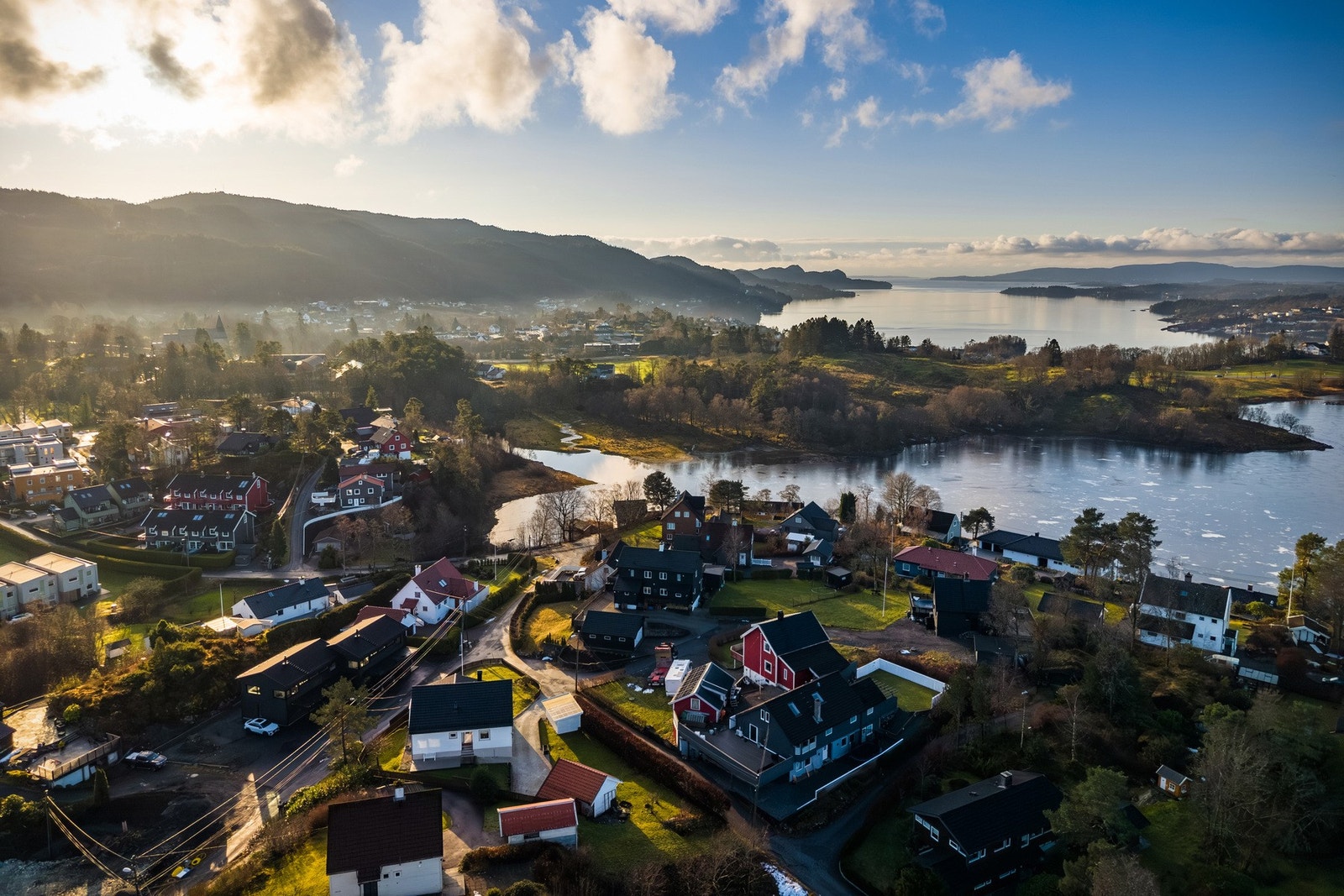 En kort kjøretur på 10 min så finner man Lagunen Storsenter og Laguneparken. Galleribilde