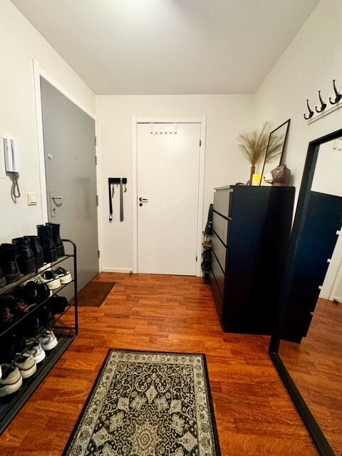 Entré med plass til jakker og sko. Galleribilde