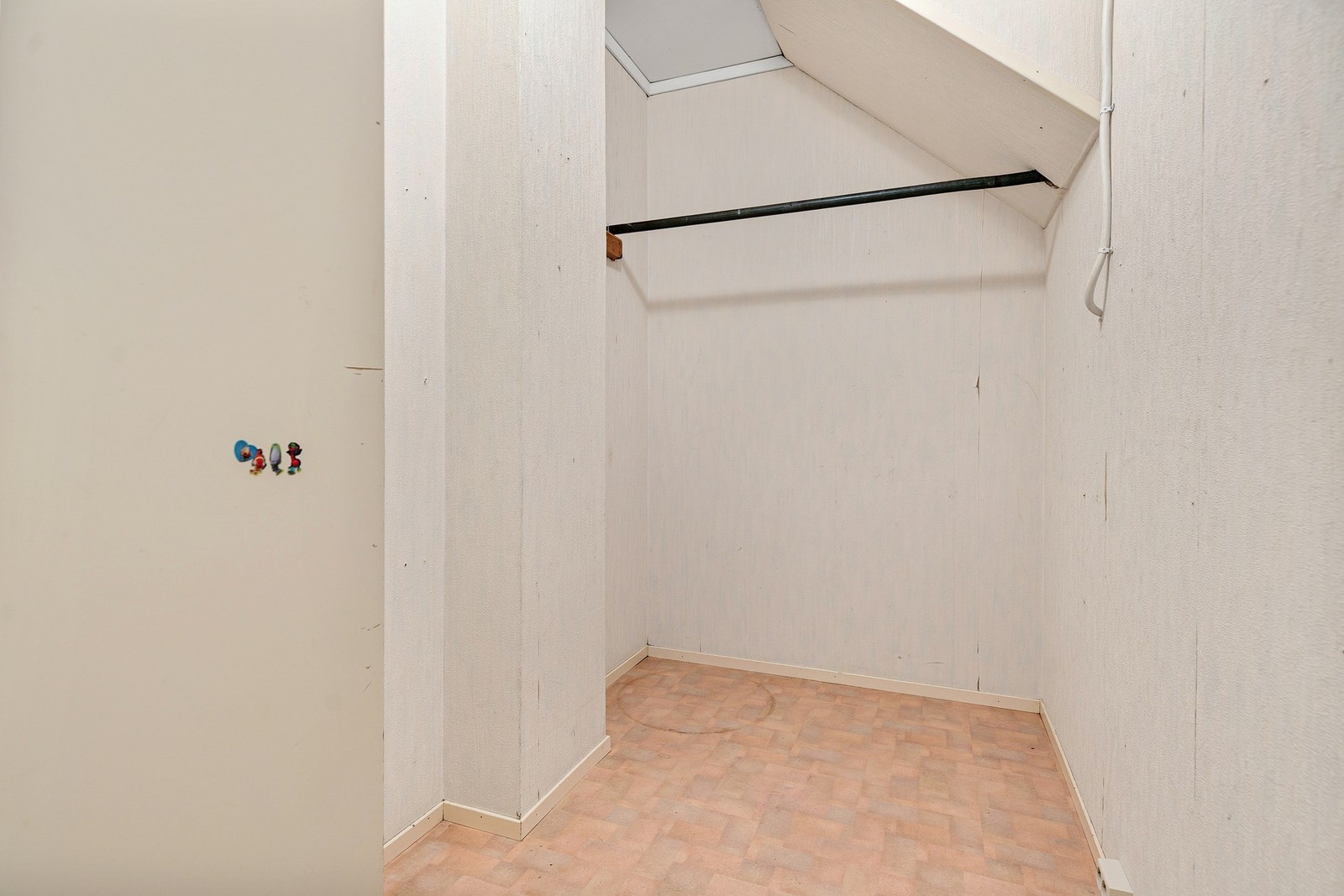 Boden i utleiedelen er innredet med stang for oppheng. Galleribilde