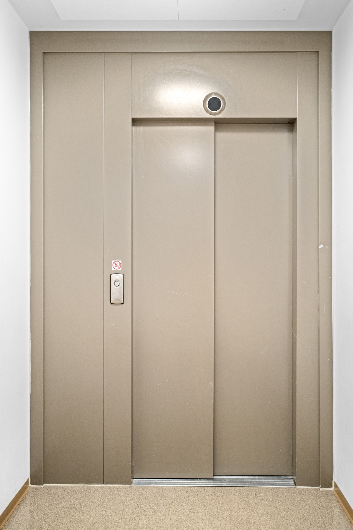 Det er enkel adkomst med heis mellom etasjene. Galleribilde