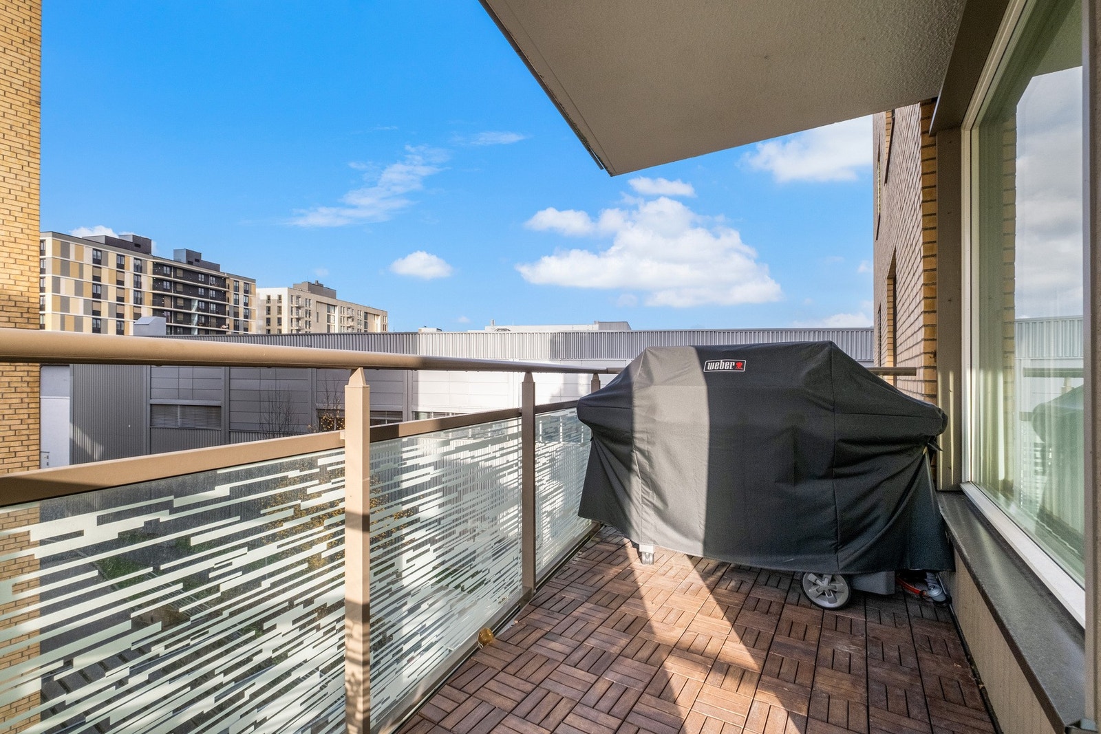 Balkongen har god plass til utemøbler, grill mm. Galleribilde