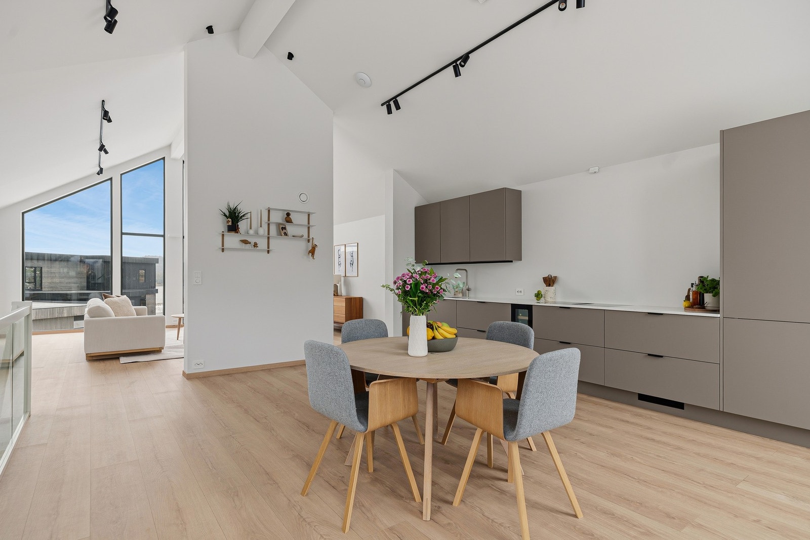 Her er det god plass til å samle familie og venner til hyggelige måltider. Galleribilde