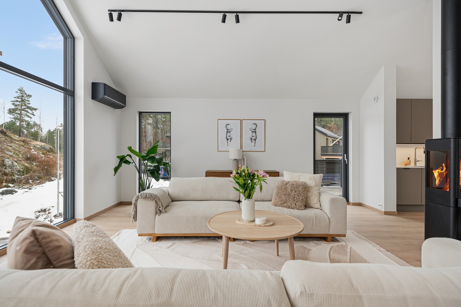 Stuen har god størrelse og utmerket møbleringsfrihet. Galleribilde