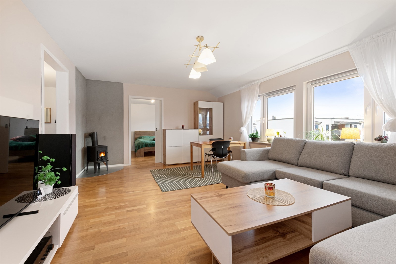 Velkommen til Borgundvegen 169 presentert av Krogsveen v/Eiendomsmegler/Partner Elisabeth Skjold Galleribilde