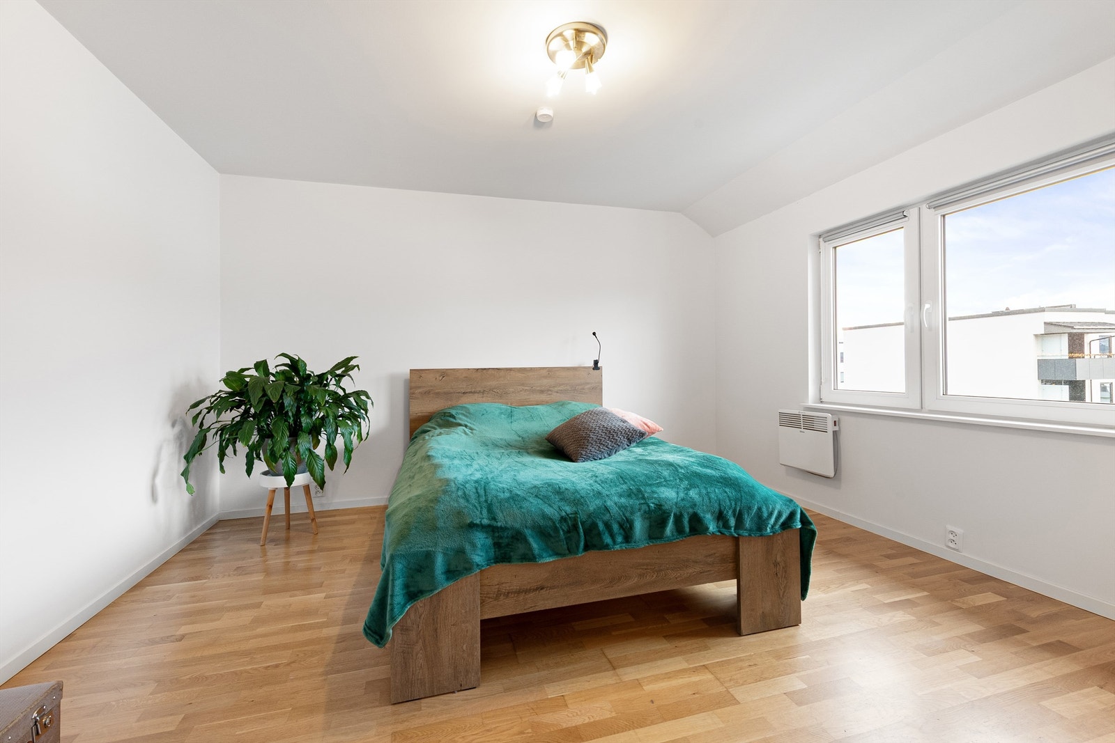 Hovedsoverom mot syd med flott utsikt Galleribilde