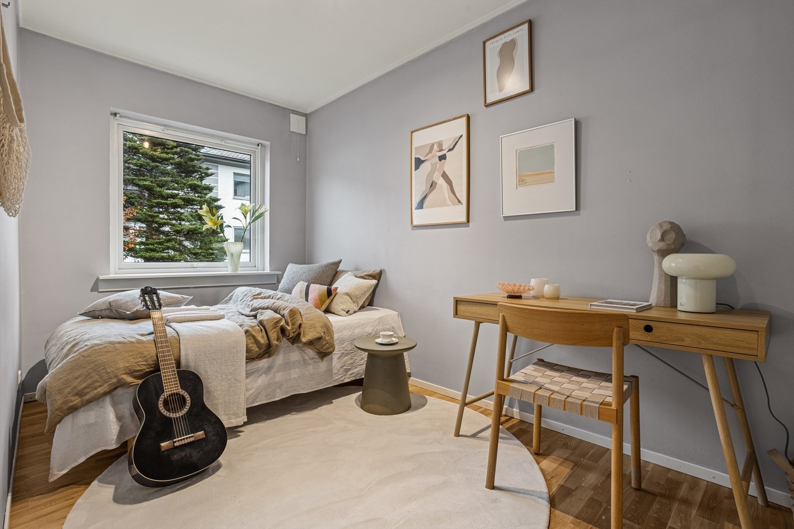 Soverom nr. 2 er også romslig og passer perfekt som gjesterom eller hjemmekontor. Galleribilde