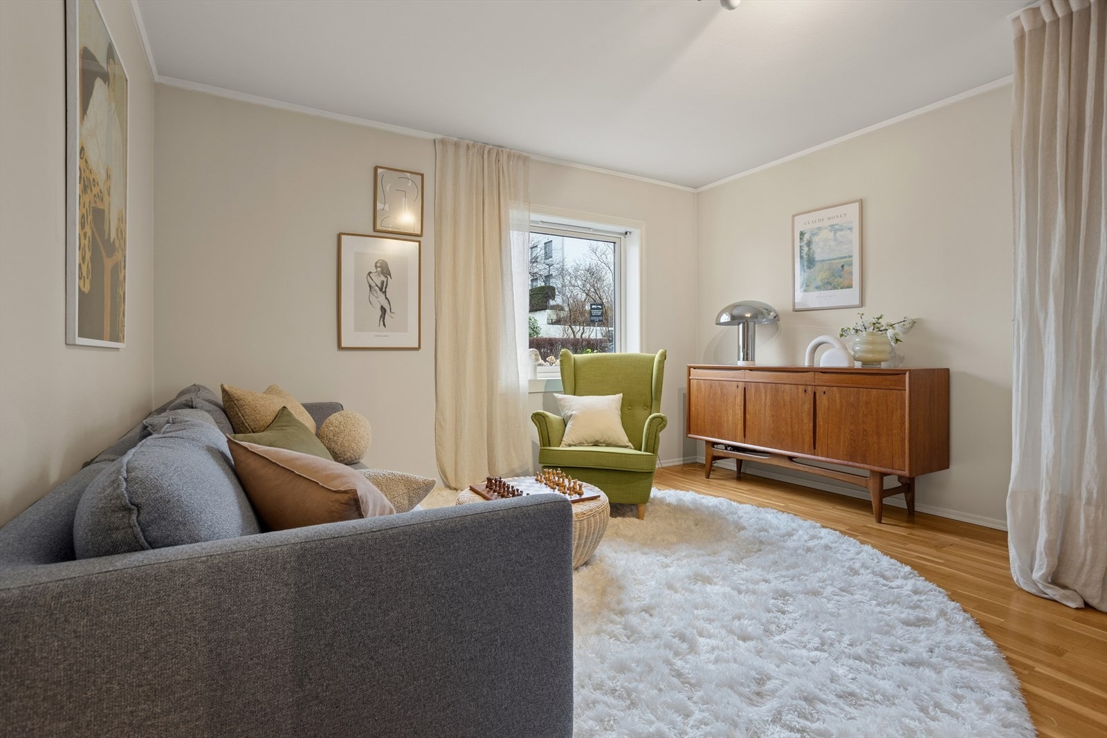 Oppholdsrommet er på ca. 18,4 m2. Galleribilde