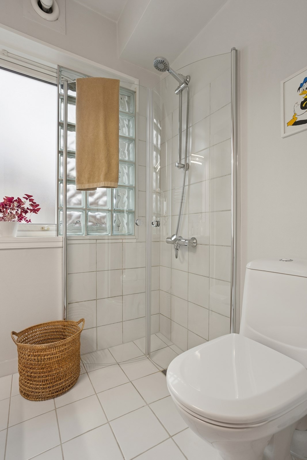 Baderommet er på ca. 2,6 m2. Galleribilde