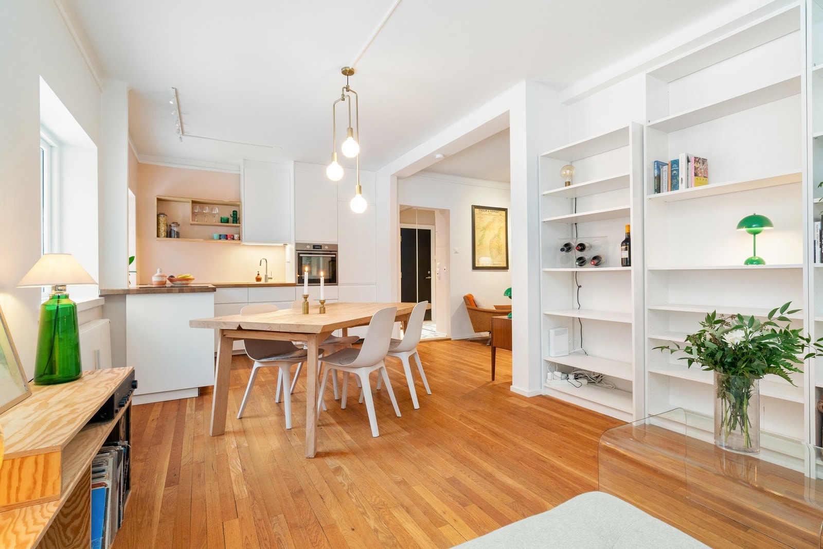 Oppvarming er inkludert i fellesutgifter. Vinduer fra 2018. Galleribilde