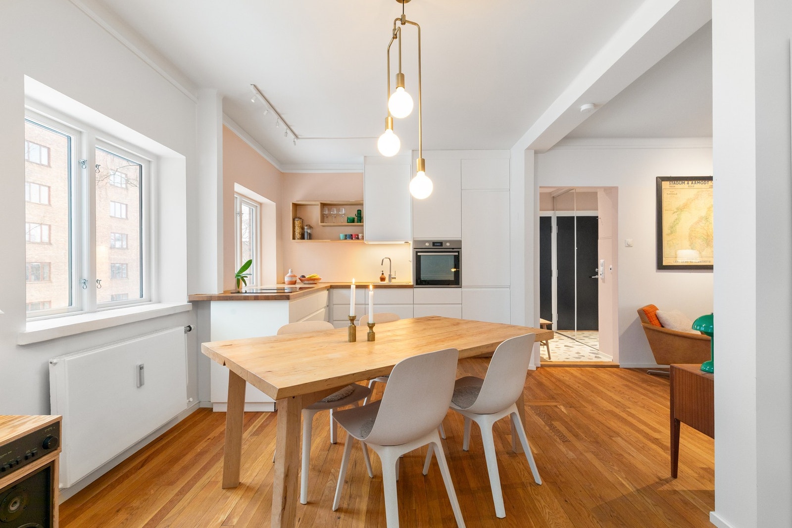 Spisestue. God takhøyde på 2,60 meter. Galleribilde