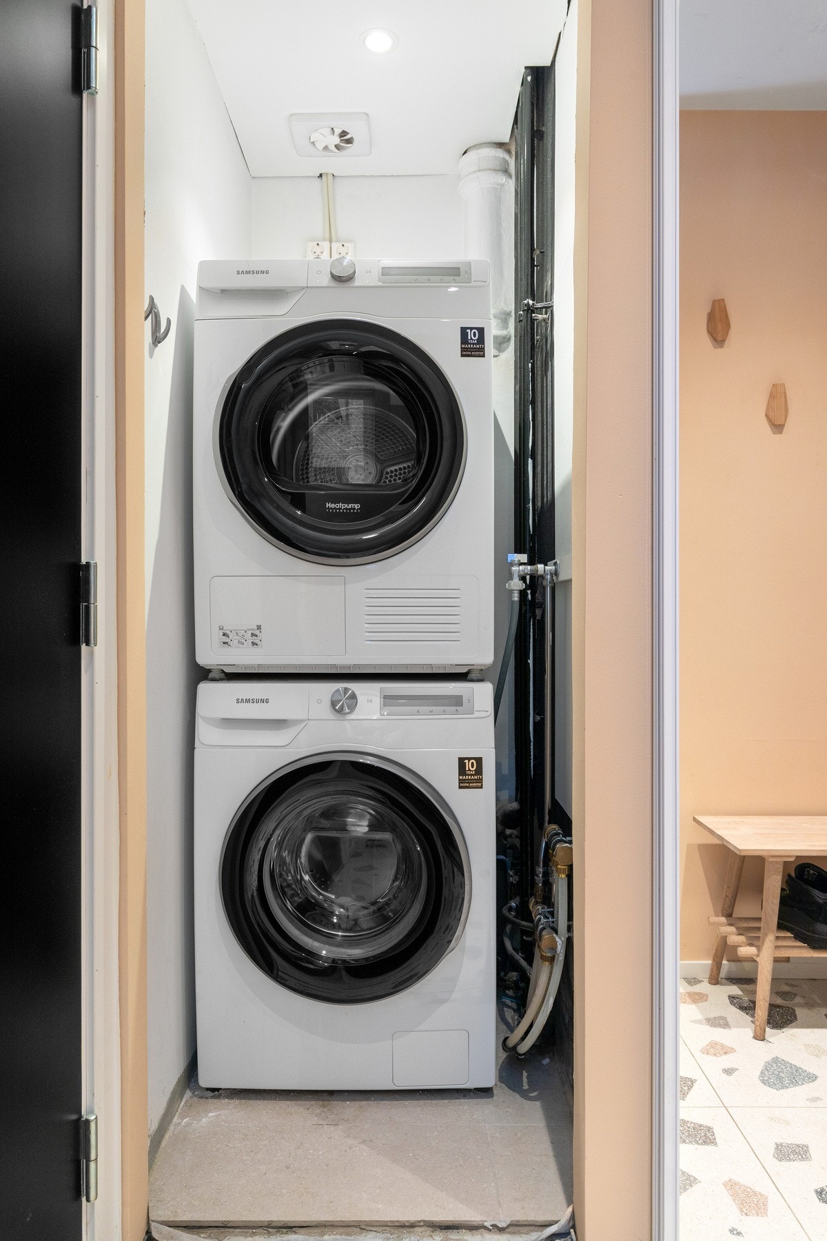 Opplegg for vaskemaskin i entré. Galleribilde