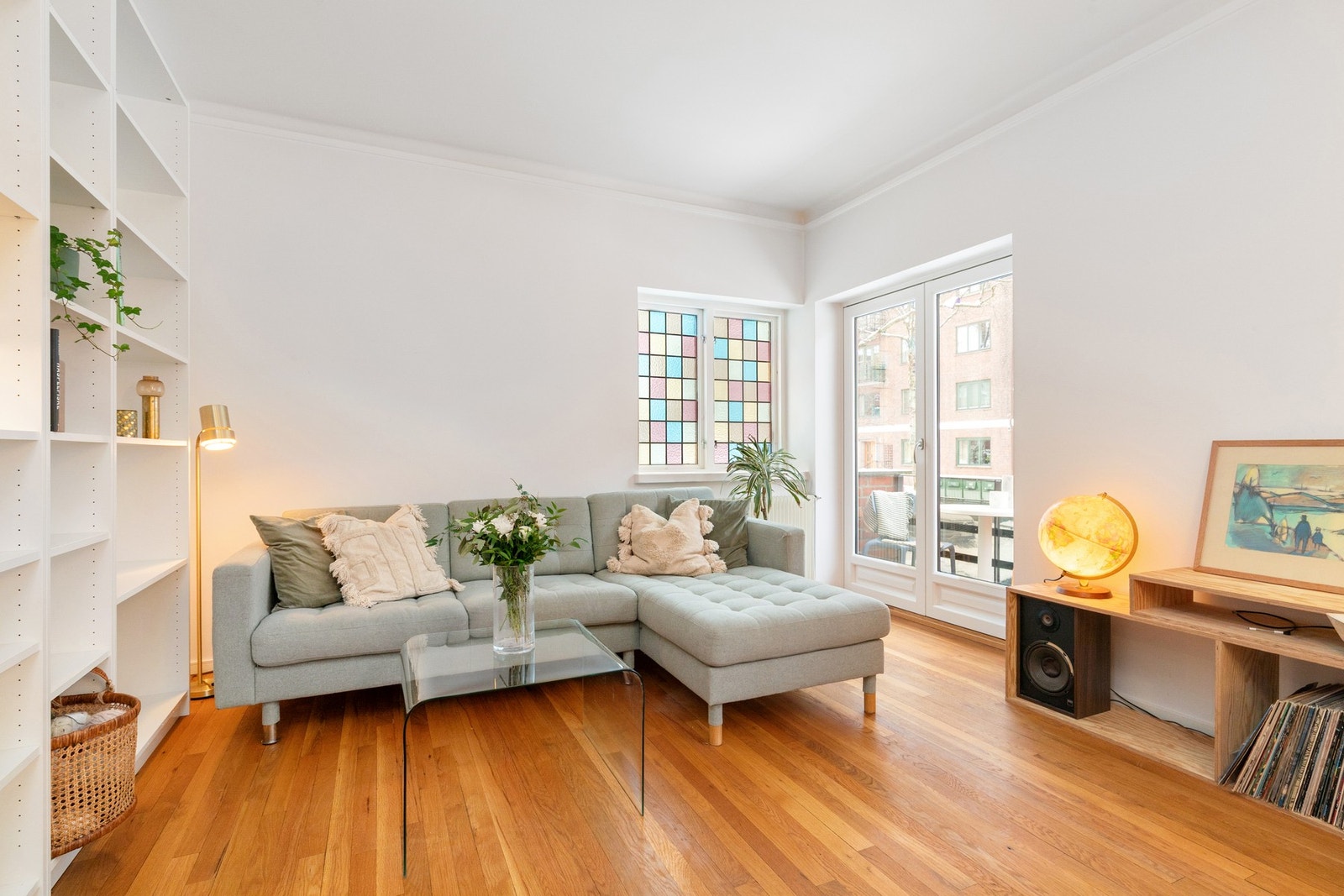 Fra stuen er det utgang til balkong. Galleribilde