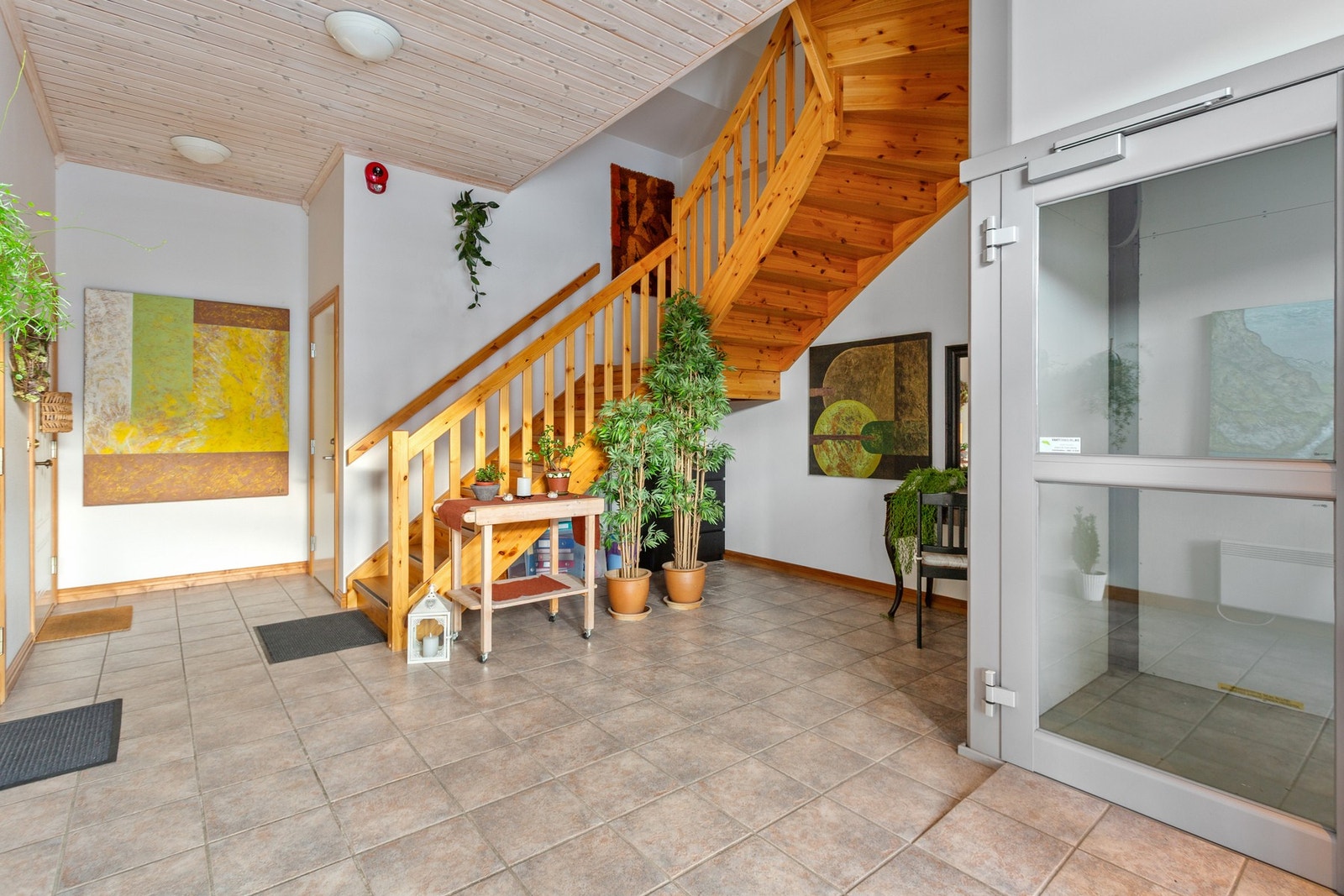 Gang i fellesareal. Det er egen heis i bygget. Galleribilde