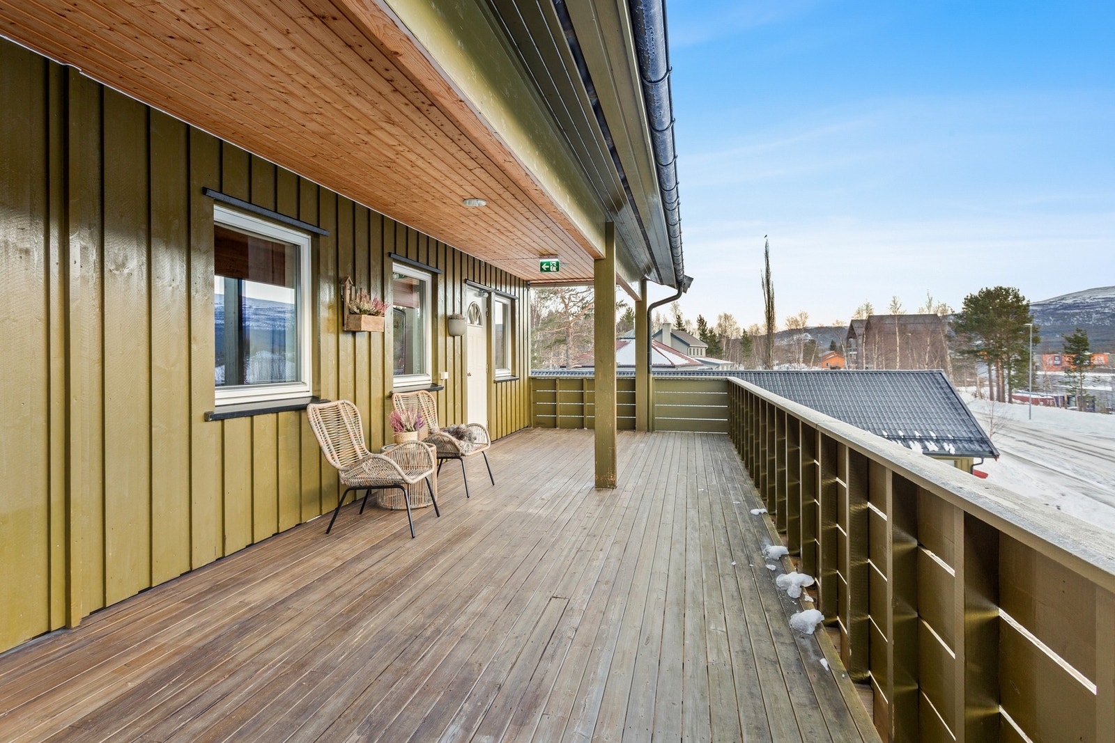 Svalgang og uteareal. Galleribilde