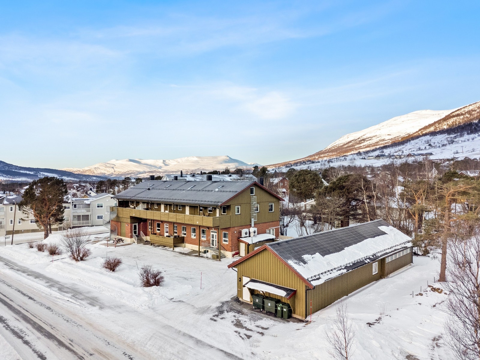 Leiligheten ligger i det gamle televerksbygget, i 2 og 3. etasje. Galleribilde