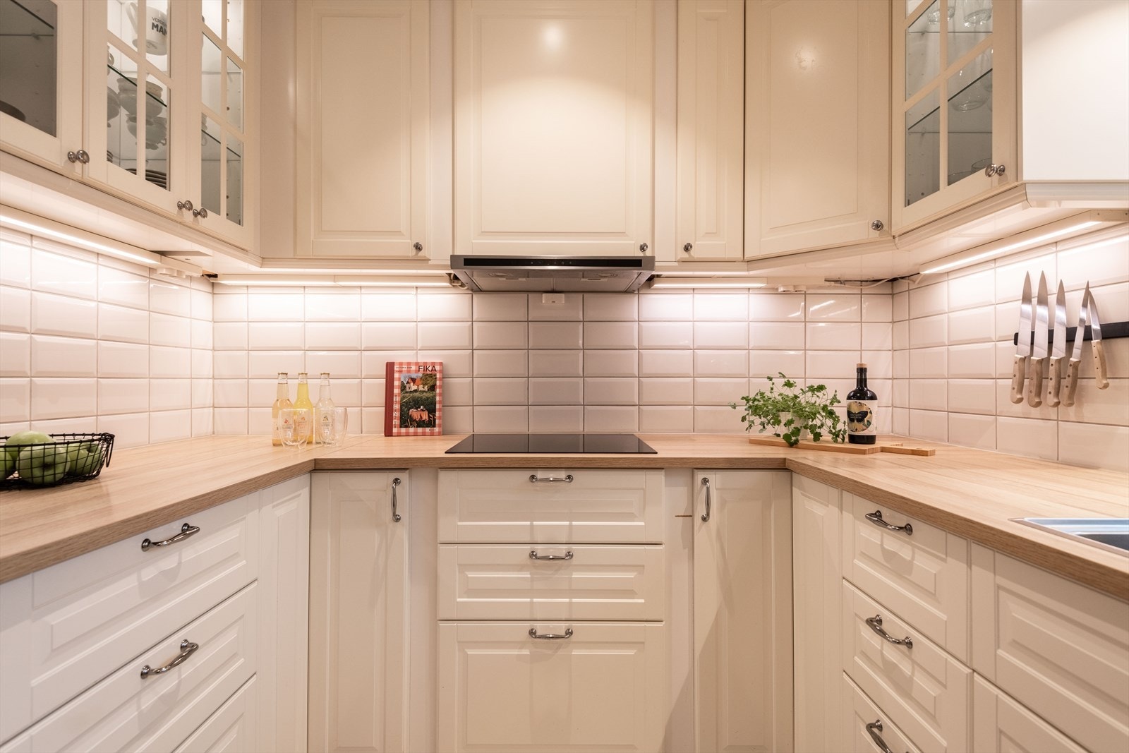 Godt med skapplass på kjøkkenet. Galleribilde