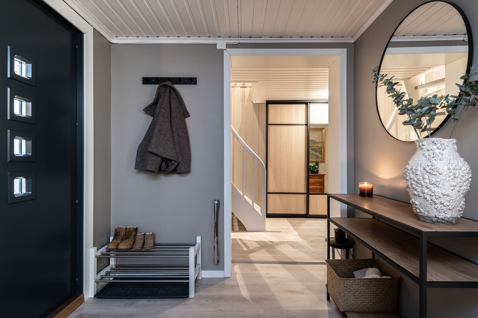 Gang og hall har godt med plass til yttertøy og sko. Galleribilde