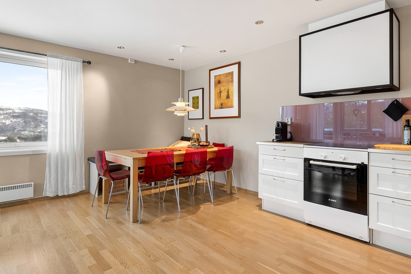 Spisesonen er hyggelig samlingspunkt for familie og venner Galleribilde