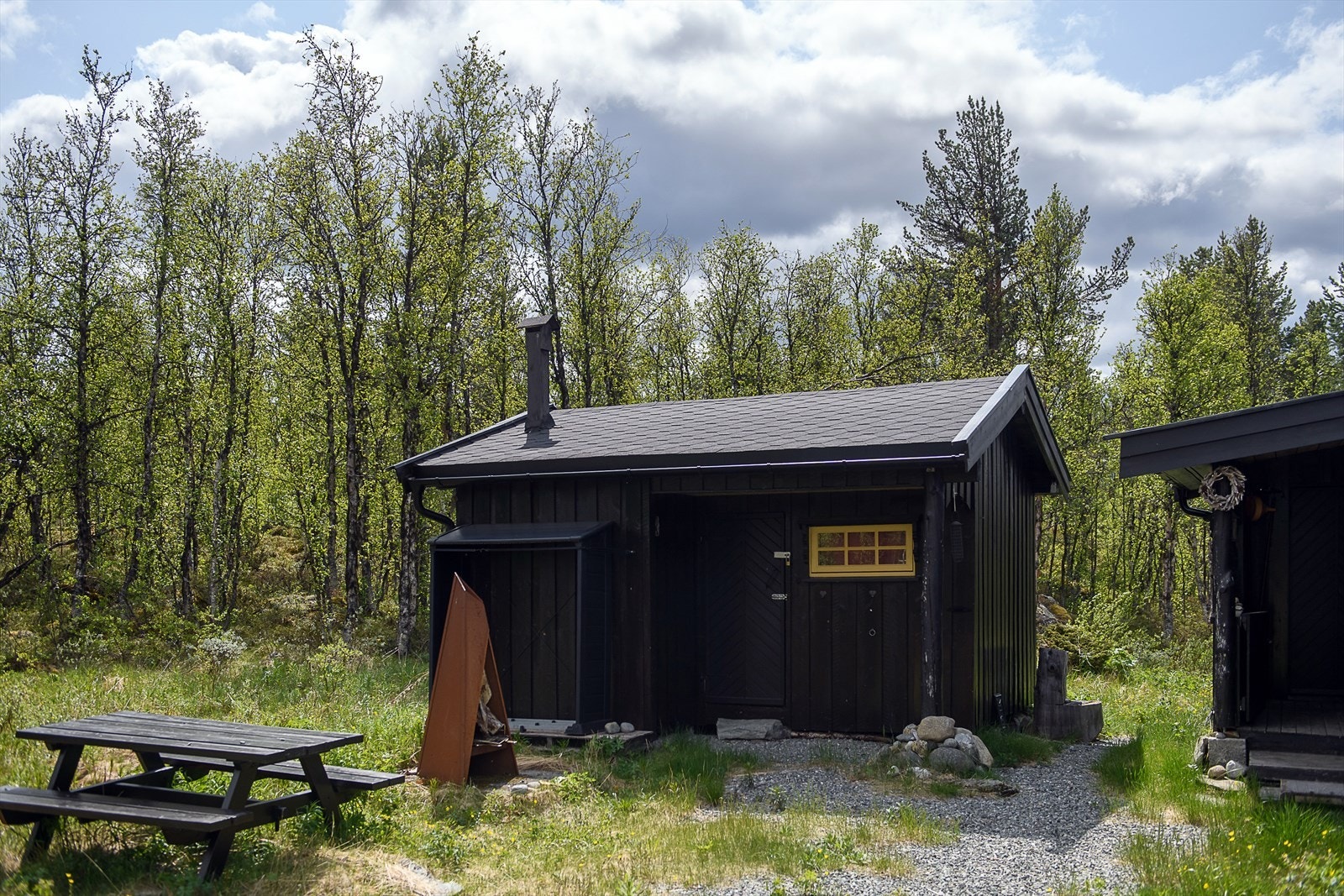 Uthus med utedo Galleribilde