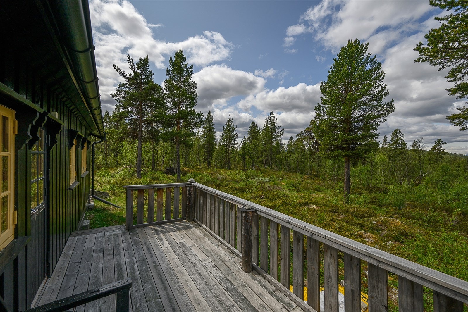 Fra terrasse er det også utgang til terreng. Galleribilde