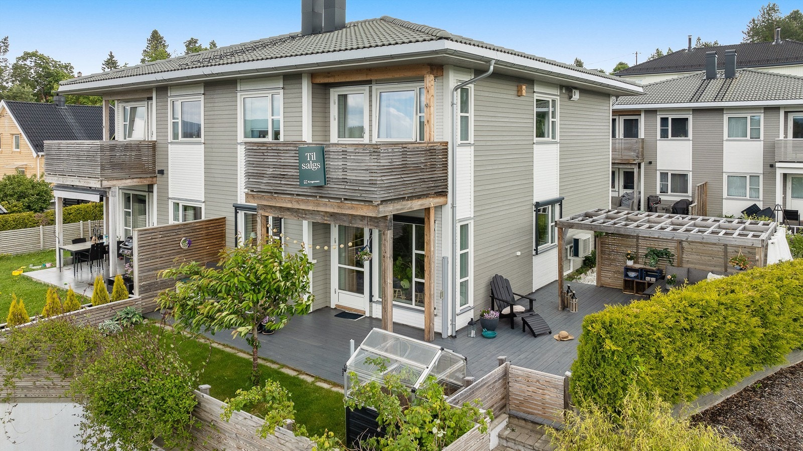 Statsrådvegen 25 B - En flott halvpart tomannsbolig med usjenerte uteområder. Foto: Flytende Film AS (Thor Øyvind Borgersen) Galleribilde