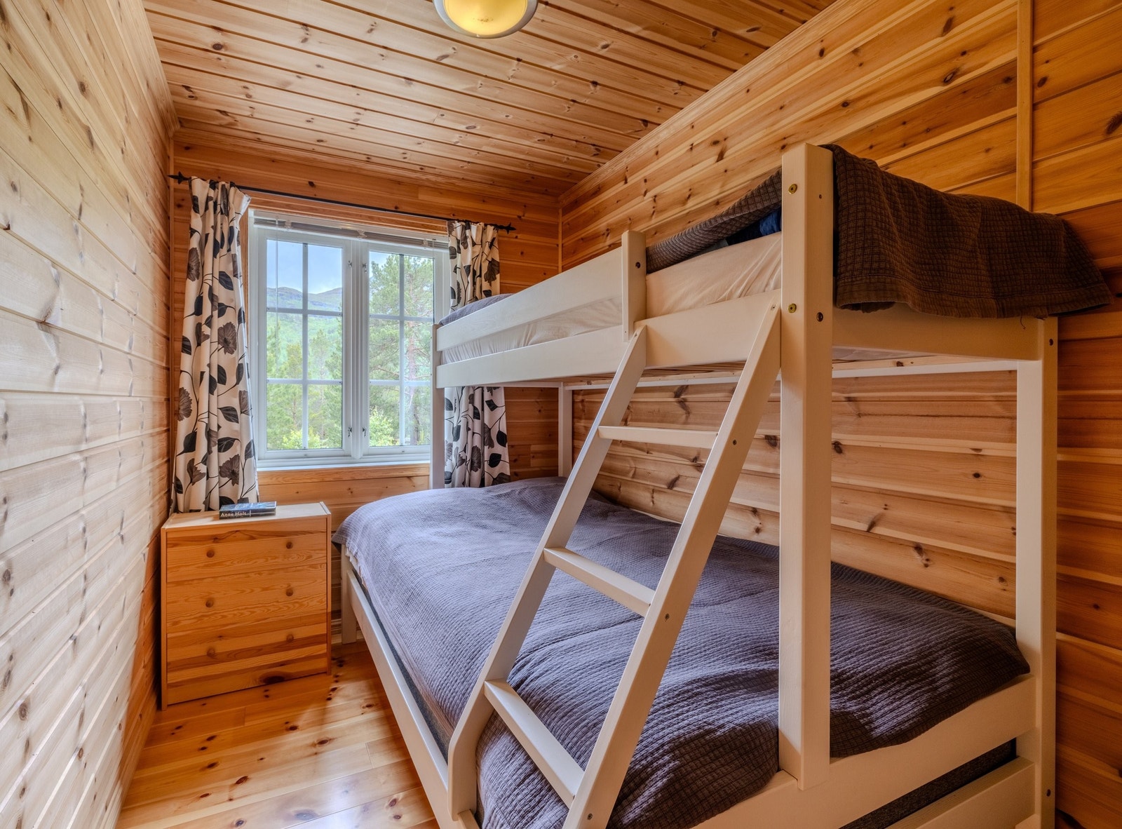 Soverom med familiekøye Galleribilde