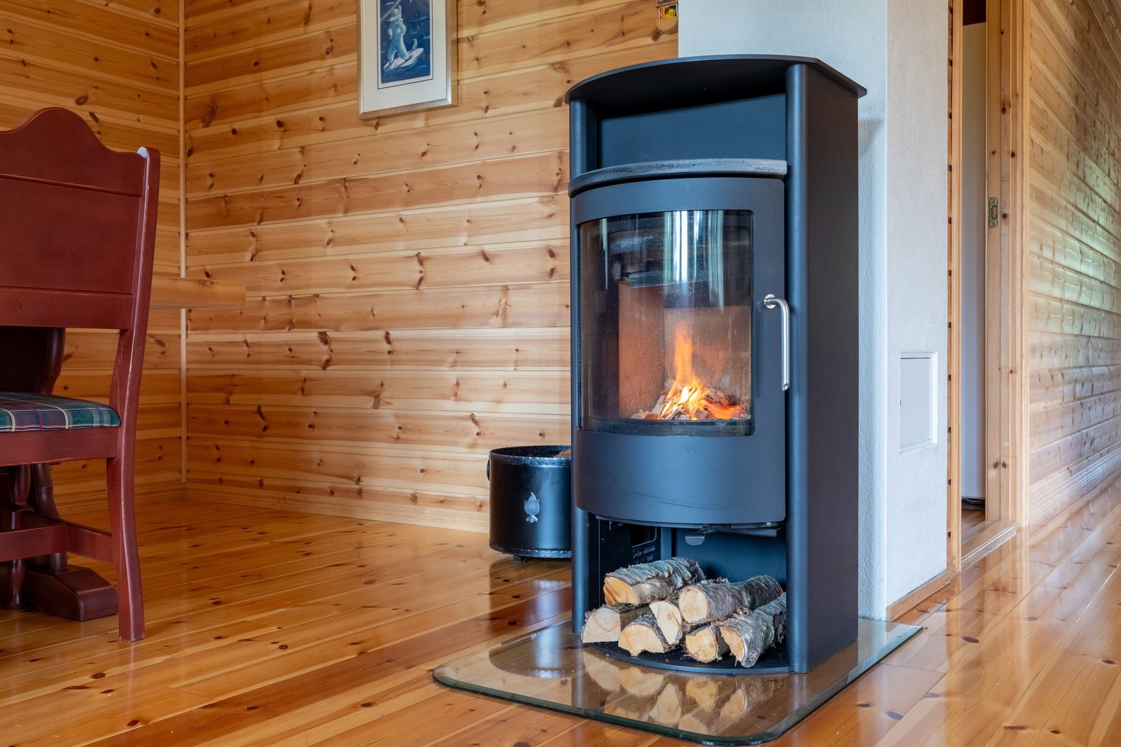 God vedovn som varmer opp hele hytta Galleribilde