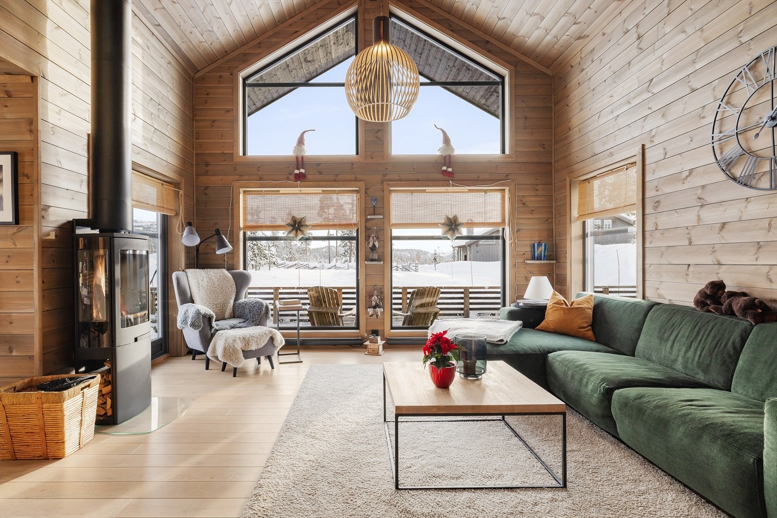 Svært lekker og tiltalende hytte fra 2020 på Turufjell. - De store vindusflatene slipper inn rikelig med naturlig lys Galleribilde