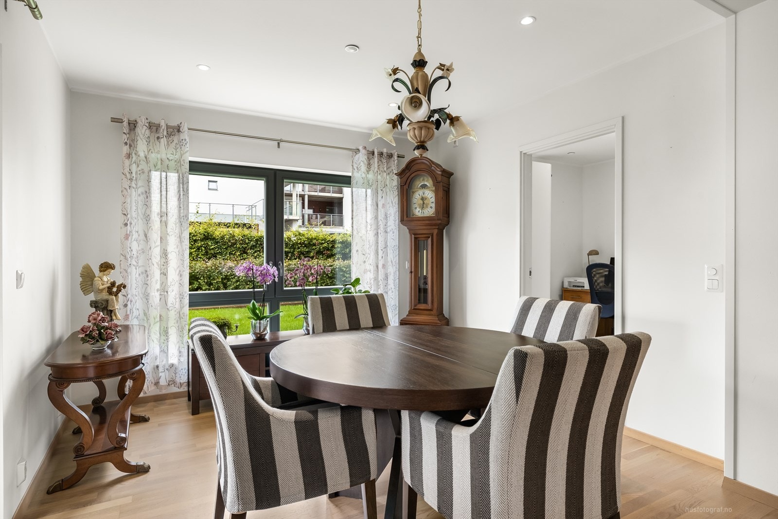 Her er det plass til et spisebord hvor familien kan samlet til et hyggelig måltid. Galleribilde