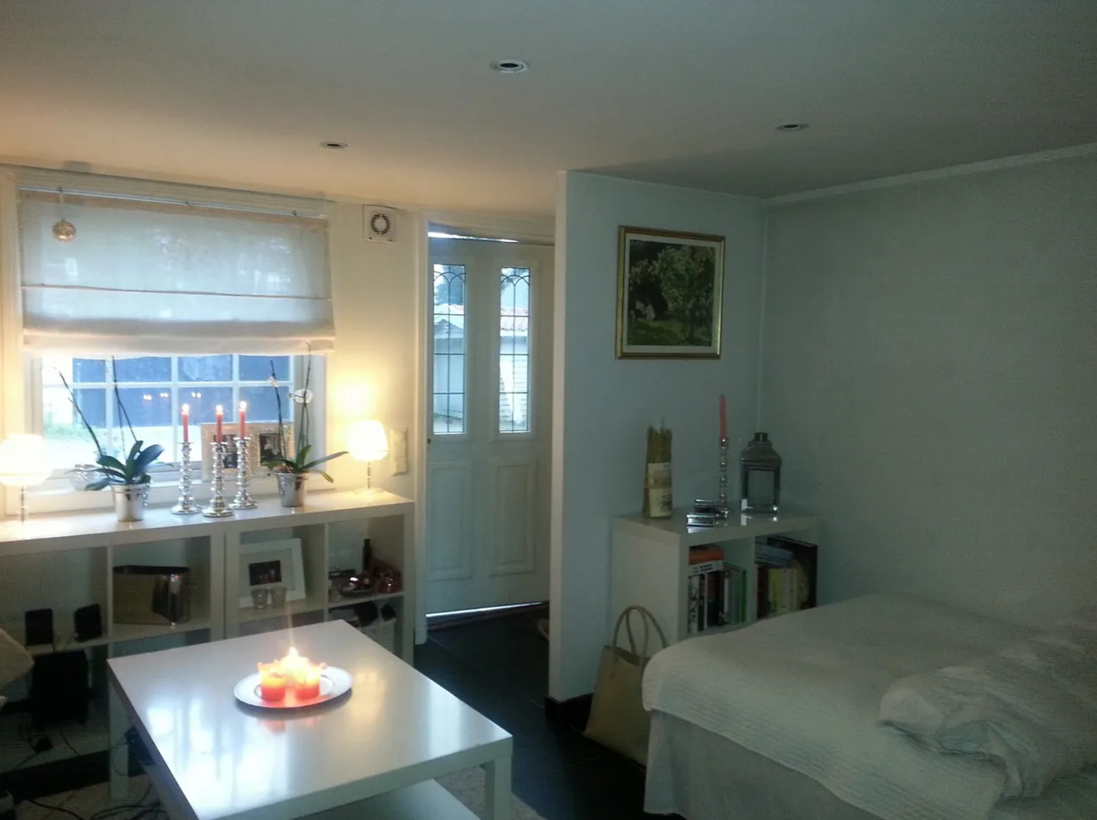 Innredet del med egen inngang ved siden av garasje. Galleribilde