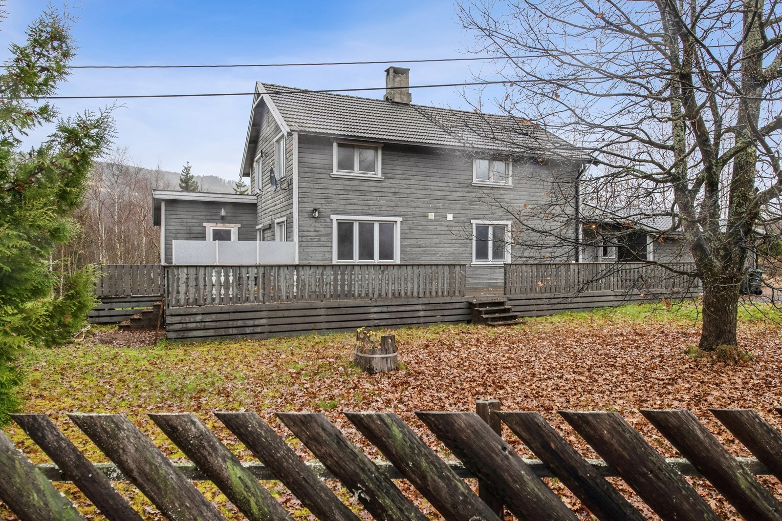 Fra Furuholen er det ca 6 km til Mo med barnehage, barne-/ungdomsskole, båthavn, dagligvareforretning mm. Galleribilde