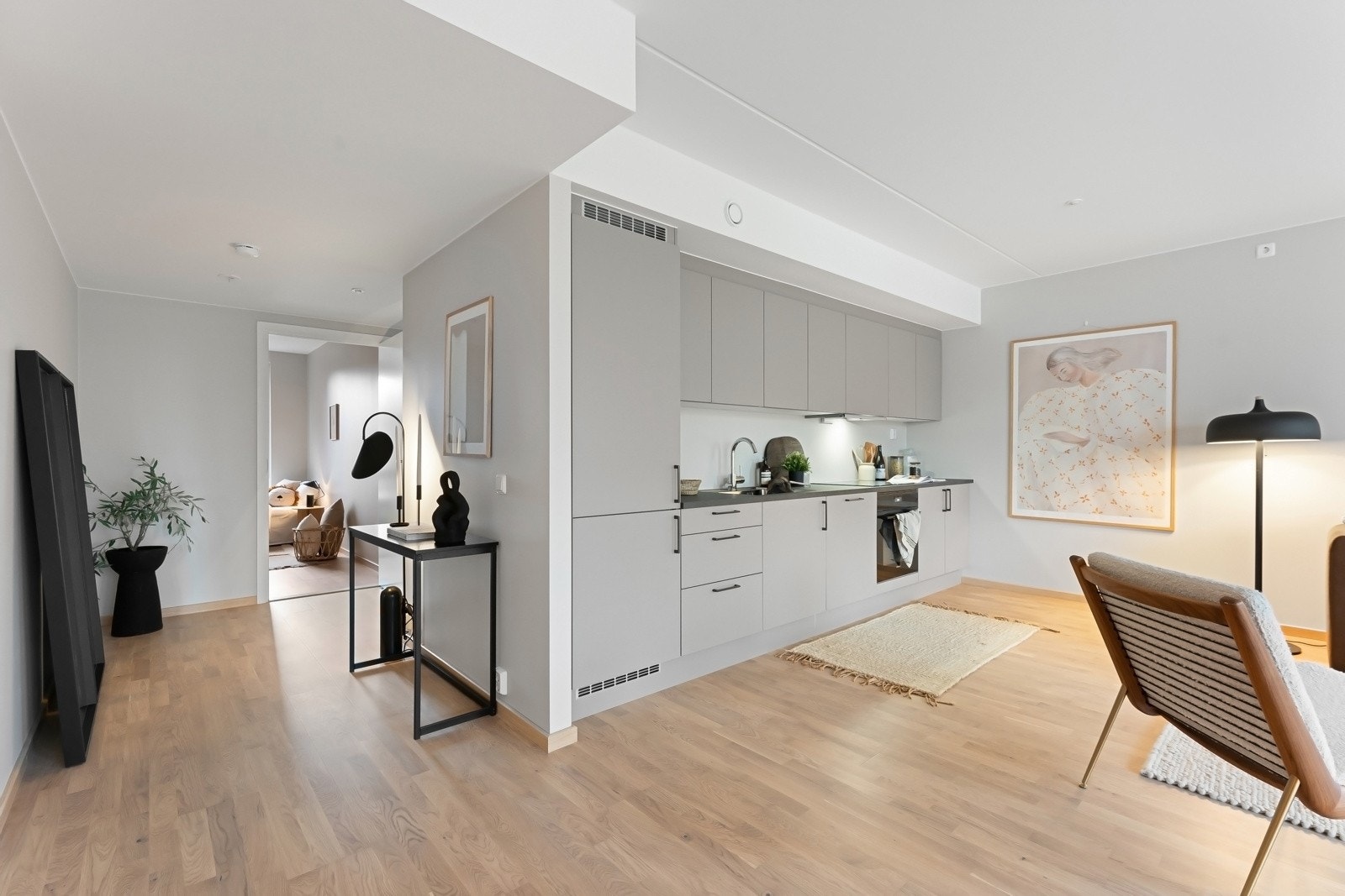 Det er avtrekk fra ventilator via balansert ventilasjonsanlegg. Galleribilde