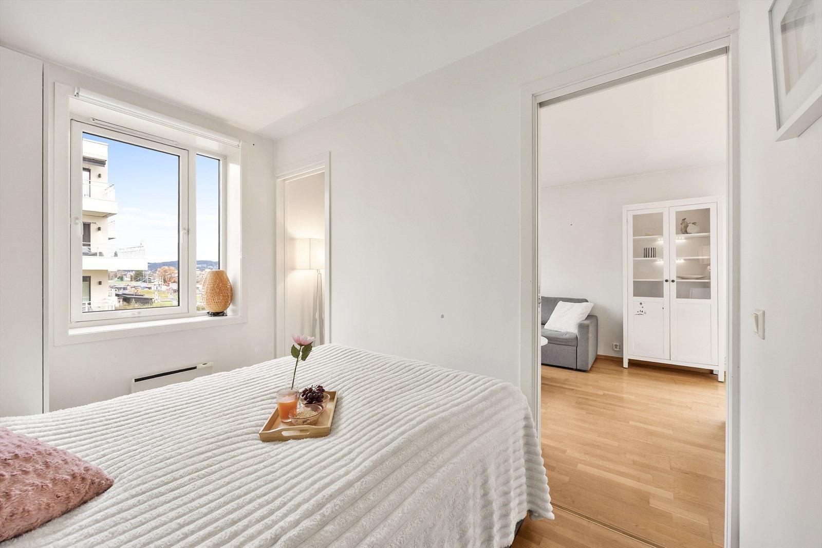 Soverommet har en god størrelse med plass til dobbeltseng og garderobeskap. Galleribilde