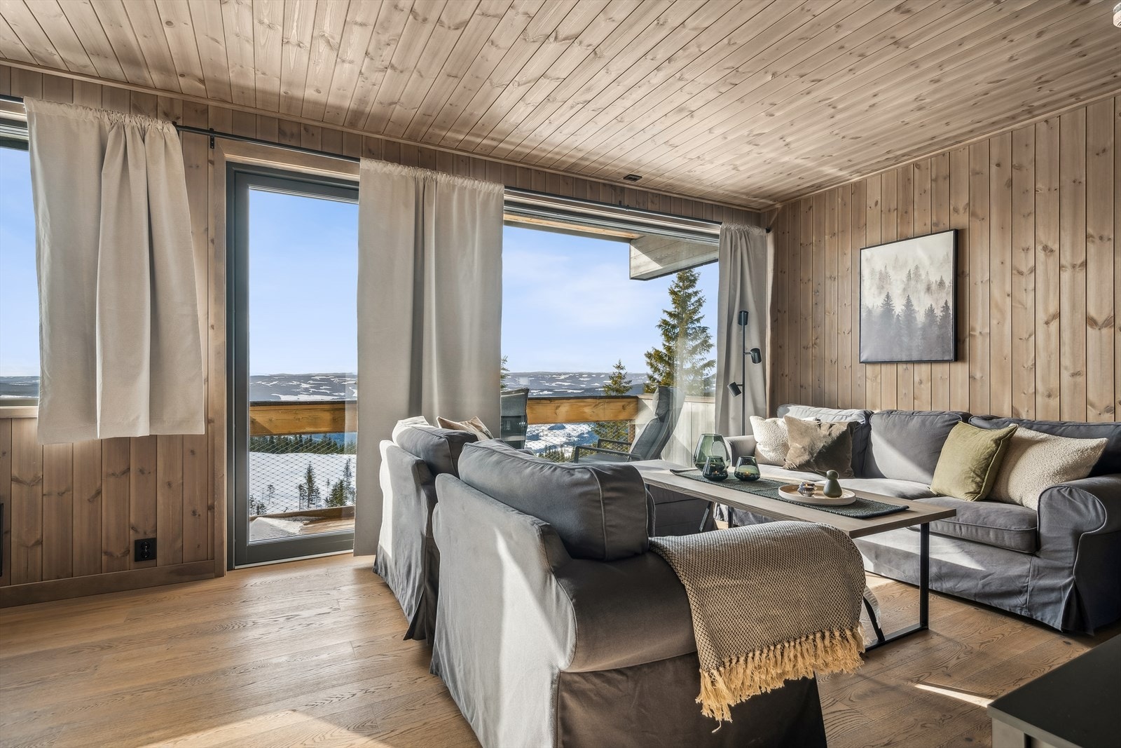 Leiligheten er preget av høy kvalitet og smakfulle designvalg. Galleribilde