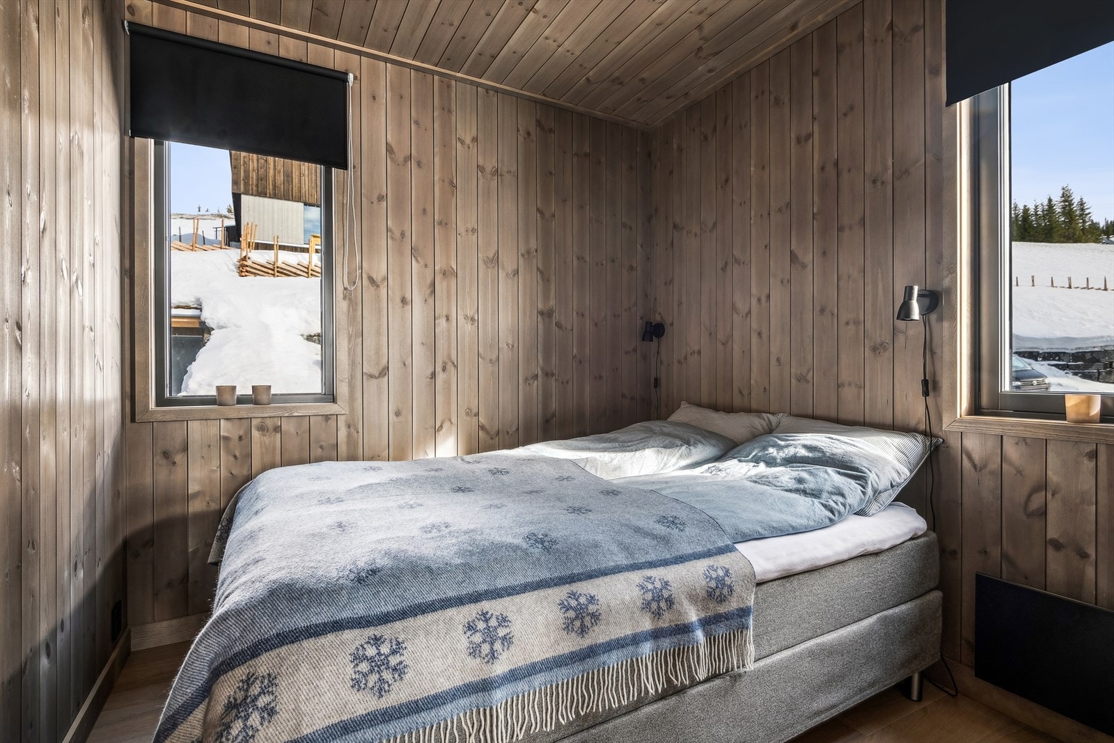 Soverommene er generøse i størrelse, og tilbyr komfortabel plass til køyesenger og diverse oppbevaringsløsninger. Galleribilde