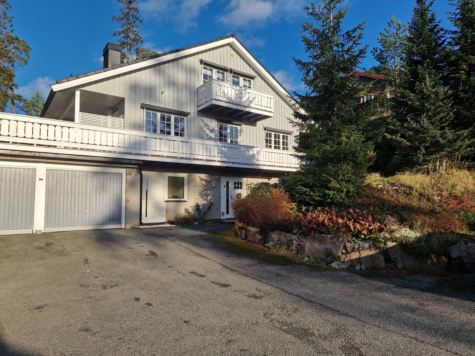 Den grønne hagen gir en hyggelig og fredelig atmosfære. Galleribilde